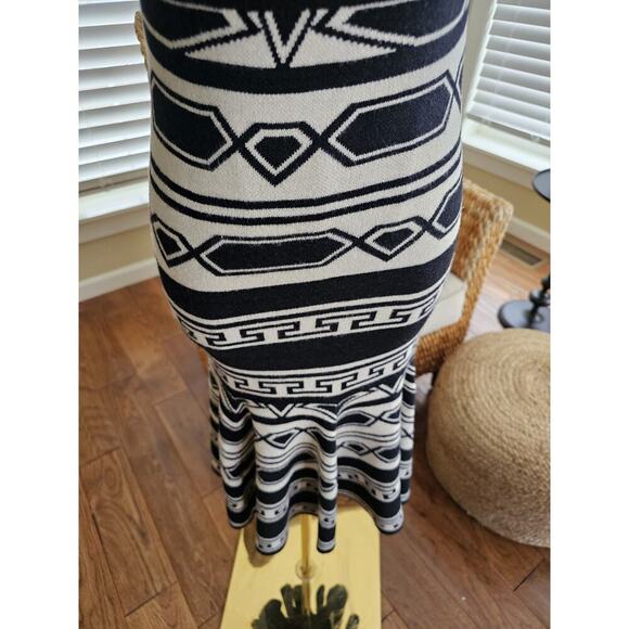 ALICE & OLIVIA Dress Sz XS Black Ivory Sweater Stripe Darby Knit Aztec Drop - Picture 3 of 6